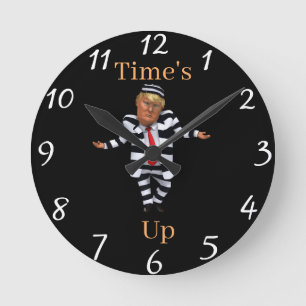 Redondo Mediano Trump en prisión lleva reloj