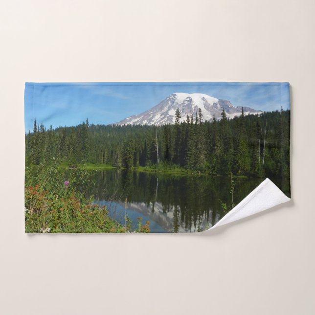Reflejo del lago del Monte Rainier con flores silv (Toalla de mano)