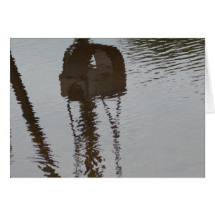 Reflexión de la inclinación en agua de inundación