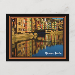 Reflexiones coloridas en Girona, España postal