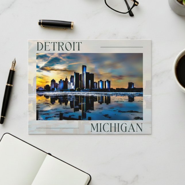 Reflexiones de la puesta del sol: postal de la lín (Sunset Reflections: Detroit Skyline Postcard)
