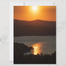 Reflexiones sobre la puesta del sol en un nuevo la