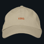 Regal Khaki Gorra de algodón con gorro de bordado<br><div class="desc">Negrita Khaki King Cap: Con "King" en un bordado sobresaliente,  este gorra de algodón caqui combina un ambiente relajado con un toque de estilo regal. Perfecto para los que quieren hacer una declaración con el uso de la cabeza.</div>