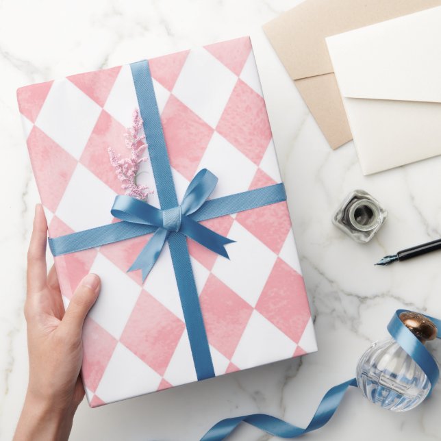 Regalo Alicia en papel de envolvimiento rosado en el país (Regalar)