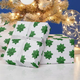 Regalo Arcos verdes sobre papel de envolvimiento de mader