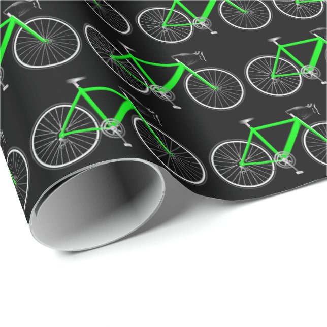Regalo bicicleta verde sobre papel de envoltura negro (Esquina del rollo)
