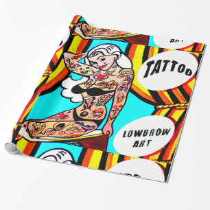 Regalo blonde con el papel de embalaje del arte de cuerpo