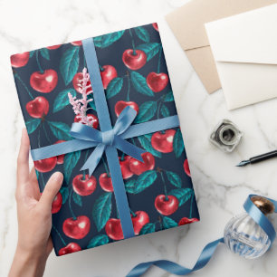 Regalo Cerezas rojas sobre papel de envoltura azul oscuro