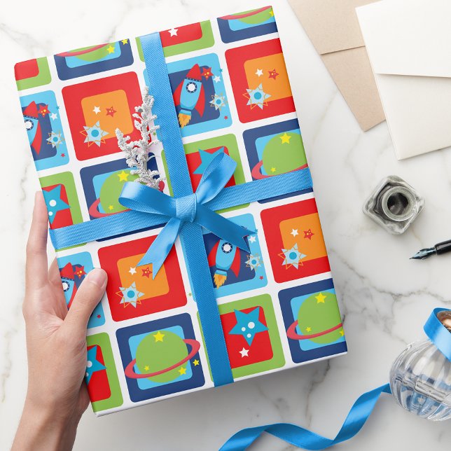 Regalo Cohetes del espacio exterior y papel de ajuste de  (Outer Space Rocket & Planet Wrapping Paper in Orange, Green, Red and Blue)