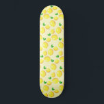 Regalo de skateboard de lemones amarillos<br><div class="desc">Patineta de patinaje de lemones amarillos frescos</div>