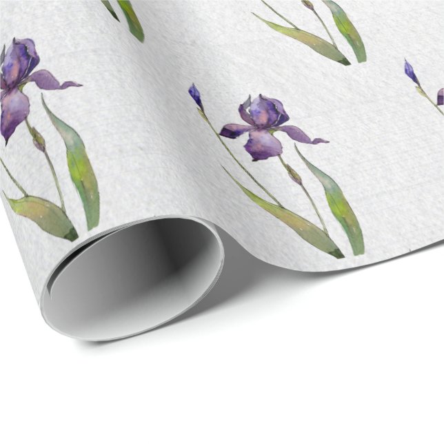 Regalo Iris morado sobre papel de envolvimiento de madera (Esquina del rollo)