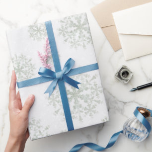 Regalo La nieve echa papel de envolvimiento blanco