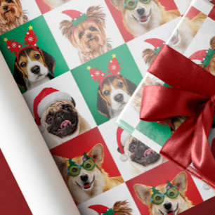 Regalo Navidades Perros envolviendo hojas de papel