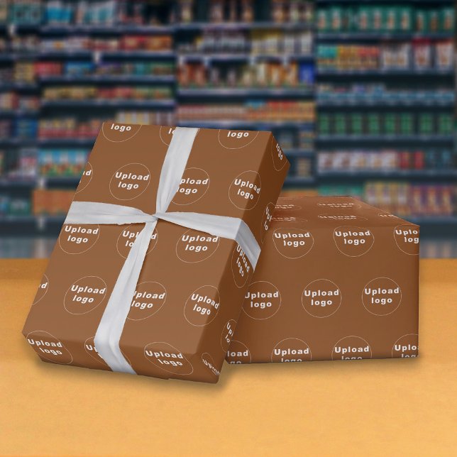 Regalo Papel de envolvimiento marrón del logotipo comerci (Seamless pattern of your business logo on brown wrapping paper.)