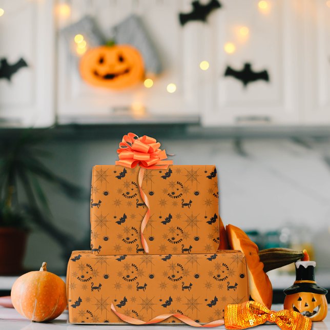 Regalo Papel envuelto negro y Naranja de Halloween (Halloween Black & Orange Traditional Wrapping Paper with black cats, cobwebs, spiders and bats.)