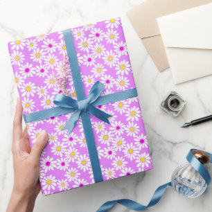 Regalo Retro Daisy Florals sobre papel de envolver rosado