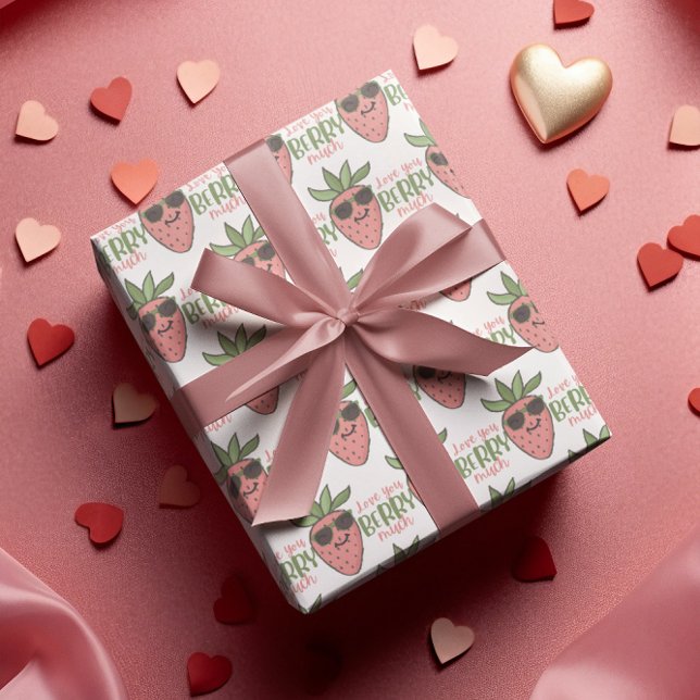 Regalo Te amo Berry mucho papel de envolver (Let someone know that you love them, "berry much" with this cute strawberry wrapping paper! )