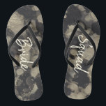 Regalos de novias Sandalias Sombras de Golds y Neg<br><div class="desc">Boda Bridal Party Gifts Flip-Flops. Diseño "Sombras de Golds y negros". Texto o no a texto, eso depende de ti! ¡Maravilloso de comprar para ti mismo y/o grandes regalos de novia u otras ocasiones de celebración! ¡Disfrútenlo! Personalice cambiando el texto. Elija su estilo de fuente, color y tamaño favoritos. Los...</div>