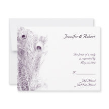 Regencia de pavo real en tarjeta de respuesta púrp