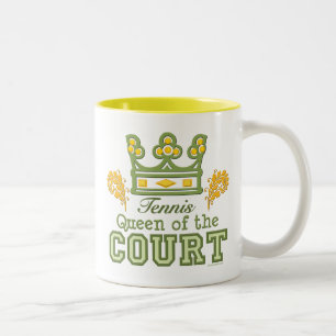 Reina de la taza del tenis de corte