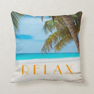 Relaje la almohada tropical de la playa