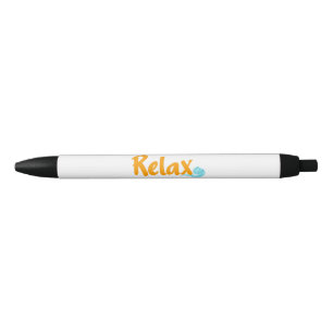 Relájese con la pluma de tinta negra