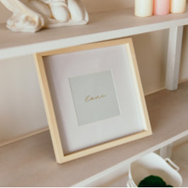 Relieve metalizado de oro elegante arte de amor es