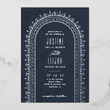 Invitación de boda con arco ornamentado con lámina