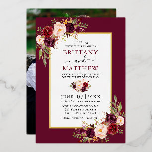 Relieve Metalizado Invitación de boda de acuarela floral borgoña con