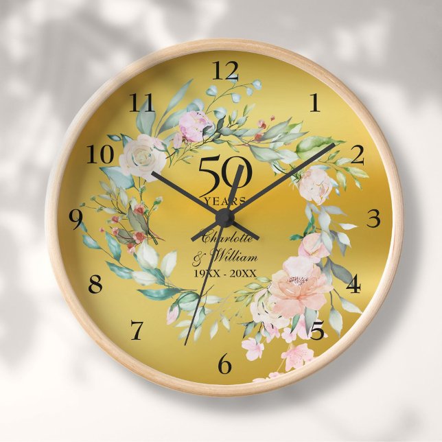 Reloj 50.º Boda Rosas Relieve metalizado dorado floral (50th Wedding Anniversary Roses Floral Gold Foil Clock)