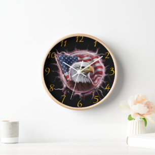 Reloj Águila Majestuosa Abrazando Estrellas y Franjas
