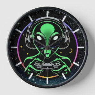 Reloj Alien jugando videojuegos con fondo estelar