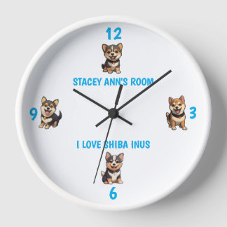 Reloj Amo Shiba En La Pared De Los Nombres Cubiertos