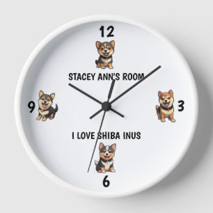 Reloj Amo Shiba En La Pared De Los Nombres Cubiertos