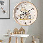 Reloj Animales de la granja de acuarela personalizada<br><div class="desc">Presentamos nuestro Reloj de Animales de la Granja de Agua Cuta Personalizada! Añada un toque de encanto a cualquier habitación con nuestro adorable reloj con hermosos animales de granja de acuarelas. Este reloj personalizado es perfecto para guarderías, salas de juegos o cualquier espacio en el que quieras tener un poco...</div>