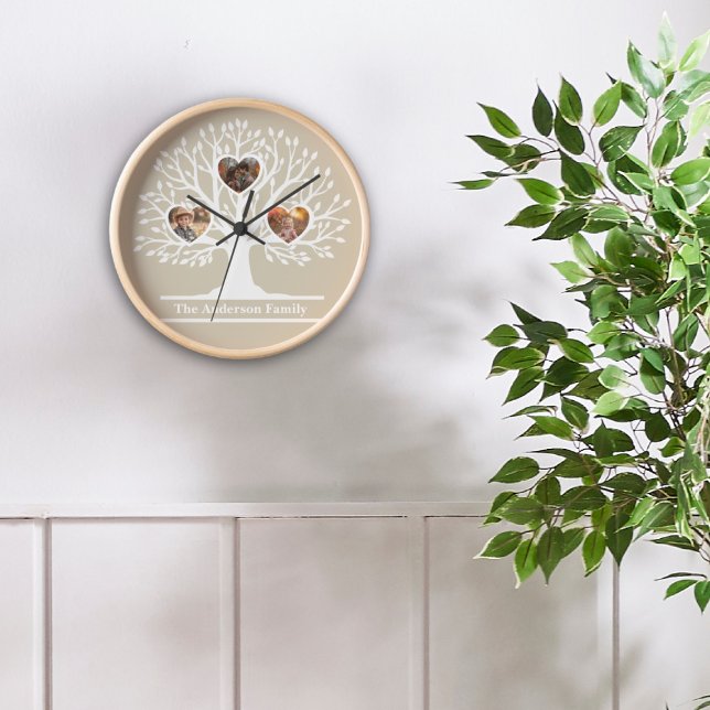 Reloj Árbol de la familia de fotos Rústico Blanco 3 pers (Rustic White 3 Photo Family Tree Personalized Clock
)