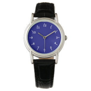Reloj azul marino con banda de cuero negro clásica