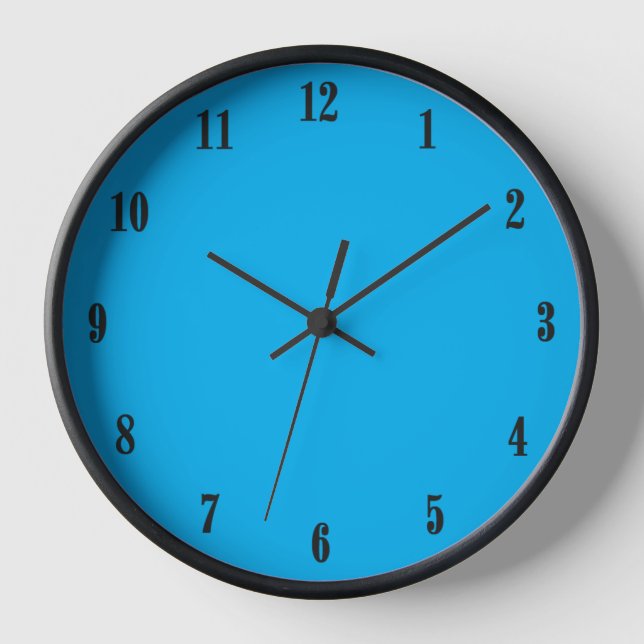 Reloj Azul sólido con fuentes negras (Anverso)