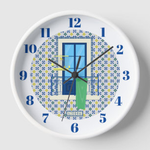 Reloj Baldosas portuguesas y balcón con ventana