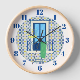 Reloj Baldosas portuguesas y balcón con ventana