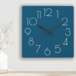 Reloj blanco azul de la Marina Minimalista moderna<br><div class="desc">Añade tu propio texto (o déjalo como está) a este moderno reloj de pared azul marino y blanco minimalista.  El color de fondo es completamente personalizable usando la herramienta de diseño de Zazzle.</div>
