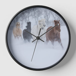 Reloj Caballos corriendo a través de la nieve