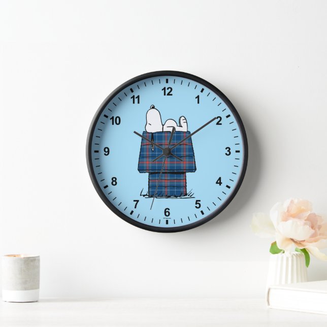 Reloj Cacahuetes | Snoopy Plaid Flannel Holiday Dog Hous (Hogar)