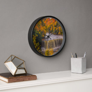 Reloj Cataratas superiores con colores de otoño