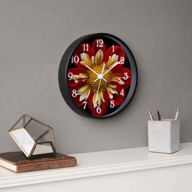 Reloj Collarette roja Dahlia sobre floral negra (Oficina)
