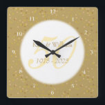 Reloj Cuadrado 50.º Aniversario del Oro Confetti de Polvo<br><div class="desc">50.º BODA ANIVERSARIO DE GOLD DUST CONFETTI RELOJ. Personalizado con sus nombres en oro falso sobre un hermoso guión "50" (o un primer monograma),  sobre un delicado fondo de confeti de polvo de oro. Diseñado por Pure Piglet© en www.zazzle.com/purepiglet*.</div>
