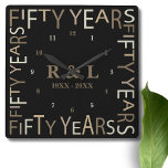 Reloj Cuadrado 50.º regalo de aniversario de Boda de oro<br><div class="desc">Reloj de pared elegante y elegante diseñado para un hito cincuenta años de boda. Fácilmente personalizable y personalizar por iniciales y año(s) para amigos especiales,  parejas,  padres o su esposo/esposa. Asegúrese de revisar el resto de mi colección para más ideas de regalo.</div>