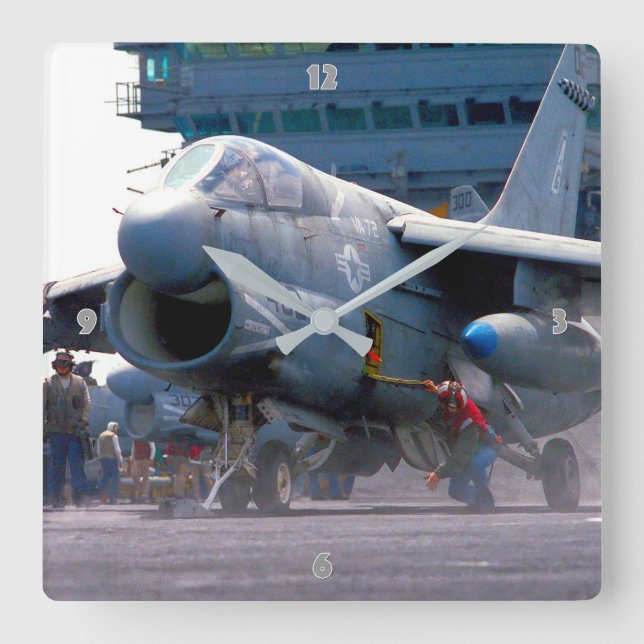 RELOJ CUADRADO A-7 CORSAIR II (Anverso)