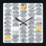 Reloj Cuadrado Abstracto Patrón de color de agua gris de media lu<br><div class="desc">Este diseño presenta un patrón de creciente acuarela gris y amarillo inspirado en los colores Pantone del año 2021. Basado en una acuarela original de Lisa Audit Art. Rodearse con un reconfortante arte.</div>