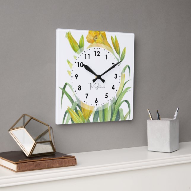 Reloj Cuadrado Acuarela Día Amarillo Lilies Ilustracion de flores (Oficina)